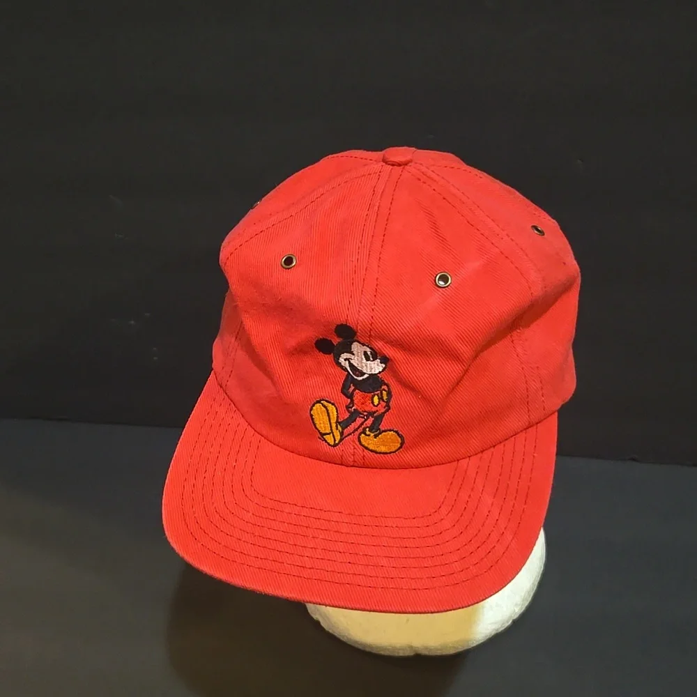 1990s NEW MICKEY MOUSE DISNEY GOOFY HAT COMPANY RED LEATHER STRAP HAT USA